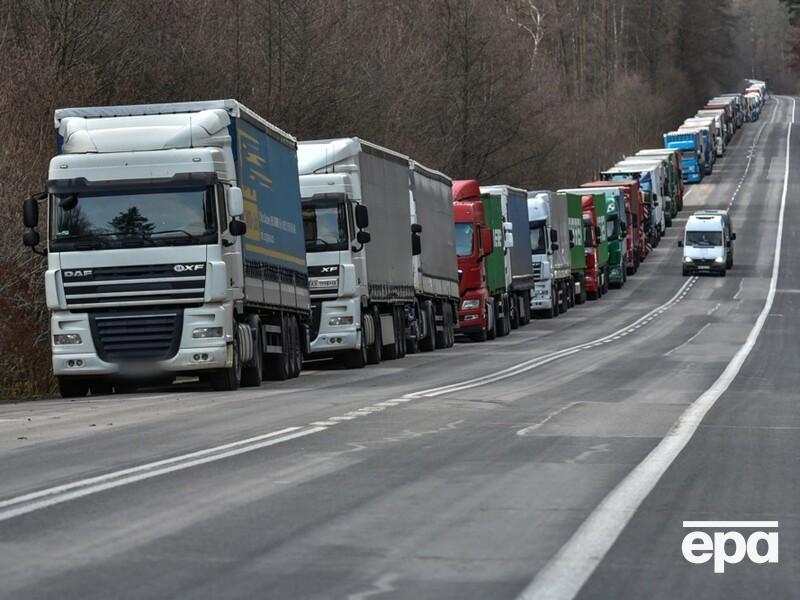У черзі на кордоні з ЄС стоїть понад 2 тис. вантажівок, які прямують в Україну. Поляки блокують три пункти пропуску – Держприкордонслужба