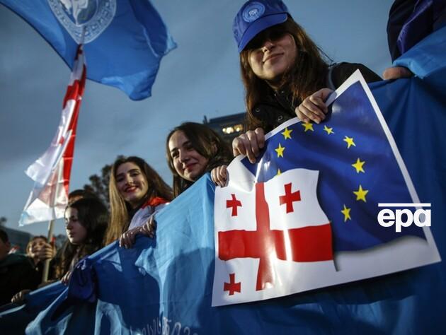 У Грузії набуття статусу кандидата в Євросоюз вийшли святкувати тисячі людей. Фоторепортаж