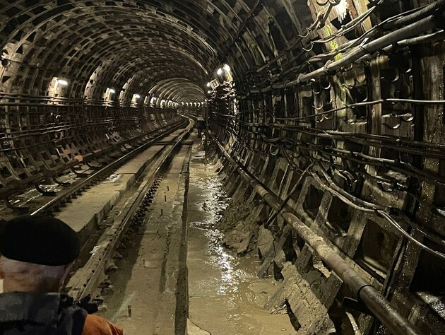 Директор київського метро Брагінський: У листопаді стався значний витік води в тунелі між 