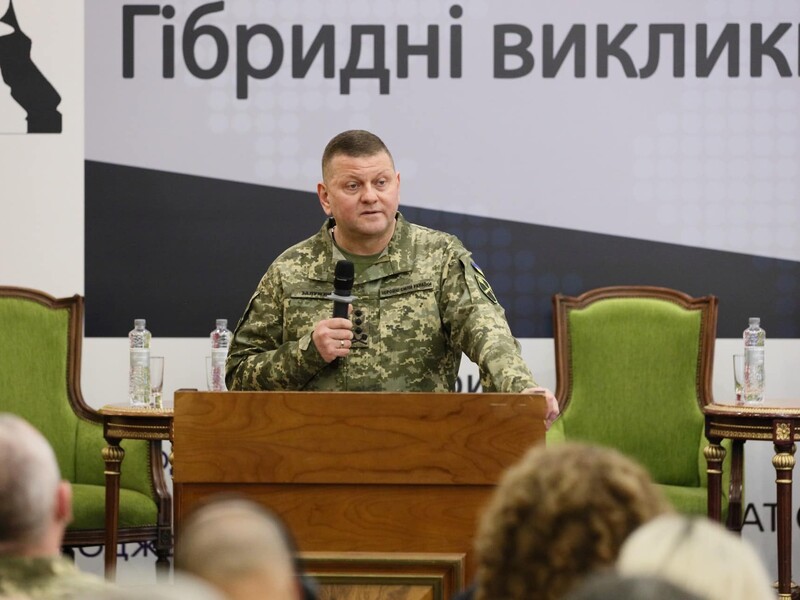 "Устройство использовалось во времена Януковича". В ОП прокомментировали информацию о "прослушке" в кабинете Залужного