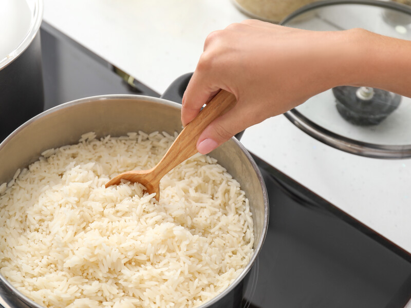 Только после этого добавляйте рис в воду – и он получится рассыпчатый. Проверенный лайфхак