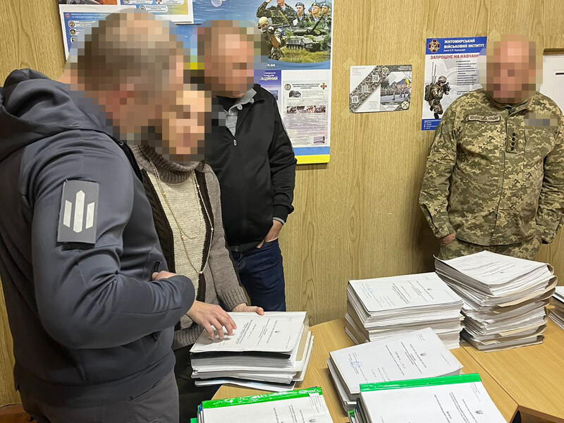 Начальника запорожского районного военкомата подозревают в организации схемы уклонения от мобилизации