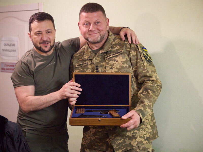 Почти 40% украинцев считают, что между Зеленским и Залужным нет разногласий – опрос