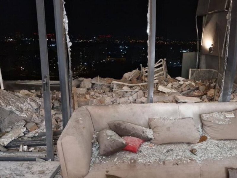 В Киеве обломки российского беспилотника рухнули на жилые дома, есть пострадавший
