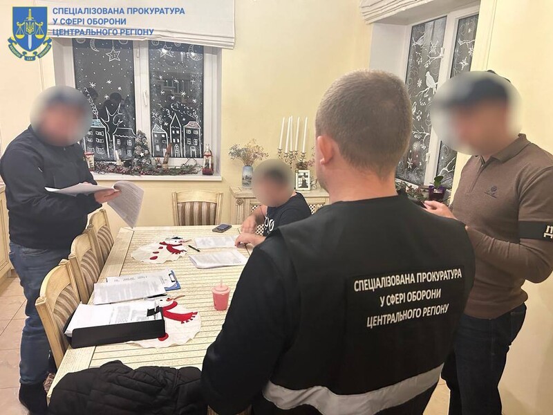 Посадовець київської мерії допомагав столичним депутатам ухилятися від військової служби – ДБР