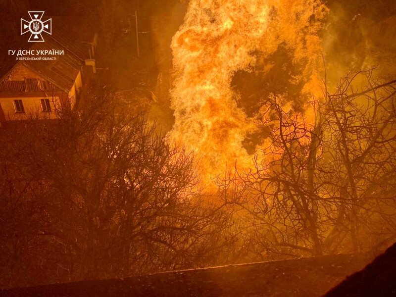 Росіяни вдарили по критичній інфраструктурі Херсона, сталася пожежа на газових мережах