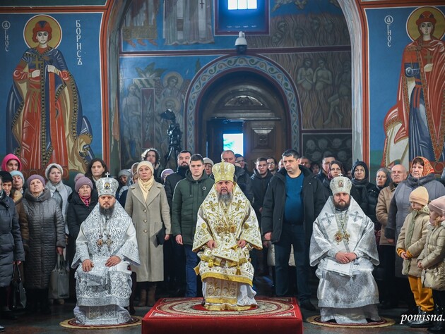 Митрополит Епифаний провел литургию в Киеве в канун Рождества. Фоторепортаж