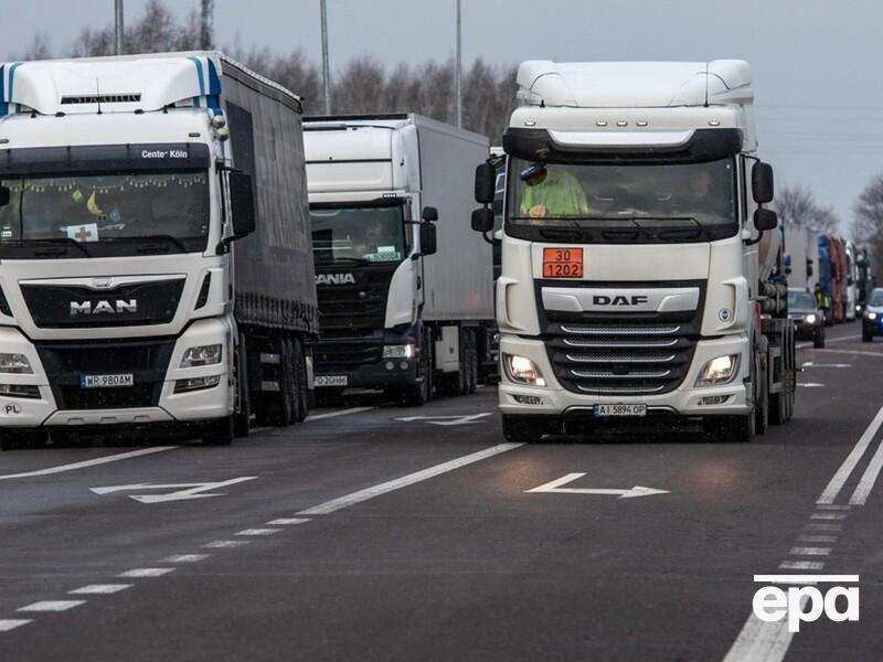 Відновився рух вантажівок через пункт пропуску "Медика – Шегині" на кордоні з Польщею