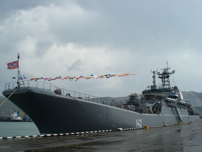 У Криму знищено великий десантний корабель РФ "Новочеркасск". Імовірно, він віз дрони Shahed