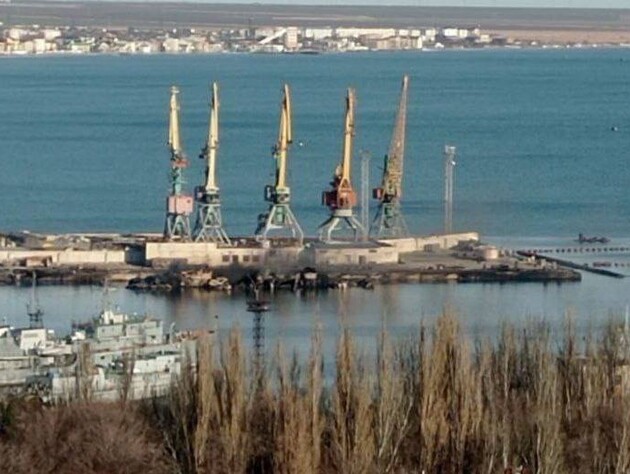 Появилось фото из порта Феодосии. Журналисты утверждают, что на нем уничтоженный взрывом 