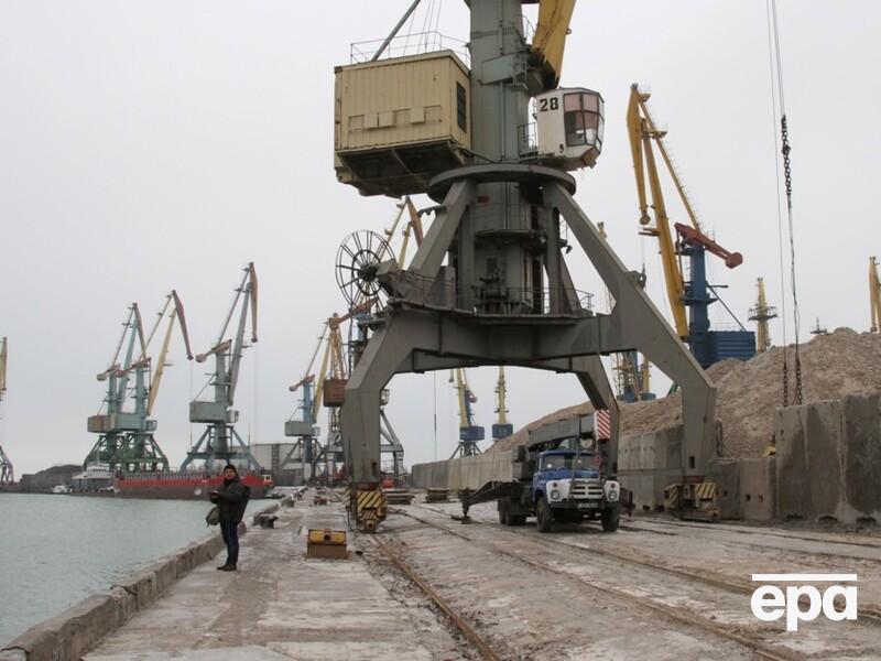 Оккупанты завозят в порт Бердянск оружие, а вывозят – краденый металлолом