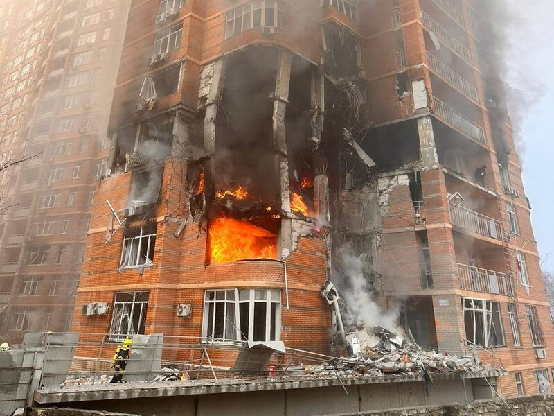 Росіяни вдарили по житлових будинках Одеси. Двоє людей загинули, 15 постраждали – ОВА