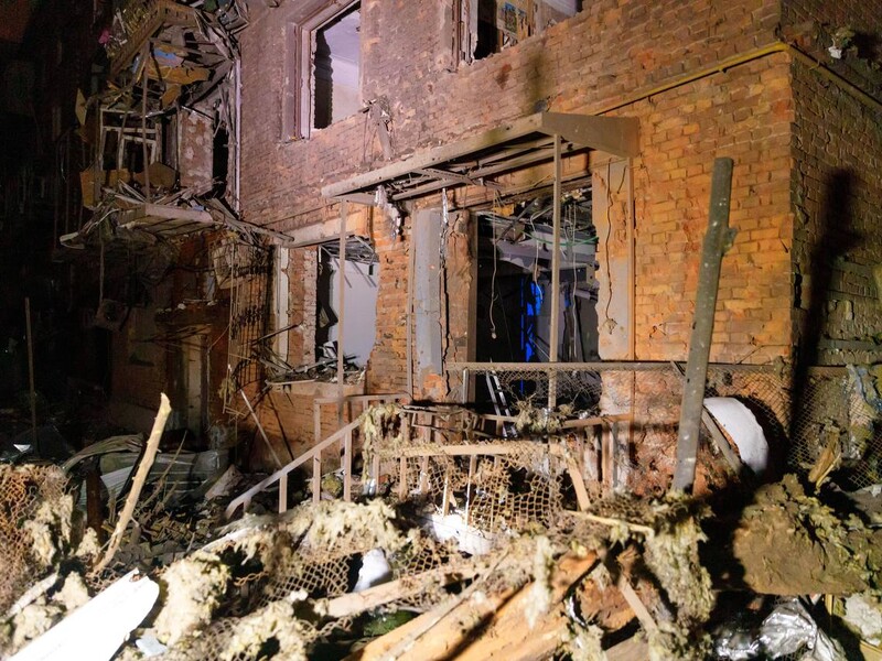 РФ продовжила атаки на Харків. Терехов повідомив, що є влучання дронів Shahed у житлові будинки в центрі міста, виникли пожежі