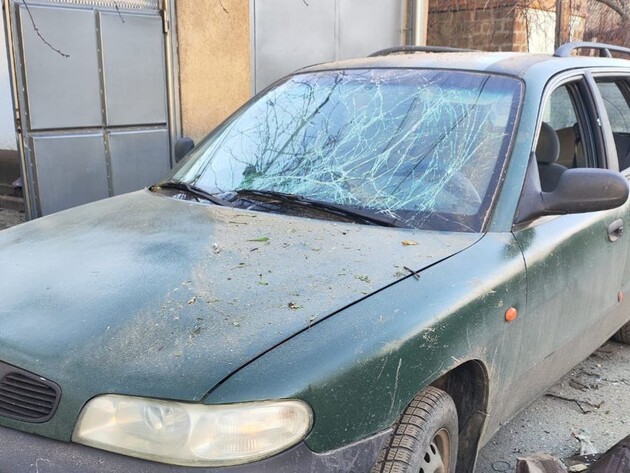 В Днепре силы ПВО уничтожили российскую авиаракету. Ее обломки упали на территорию предприятия, возник пожар, есть разрушения