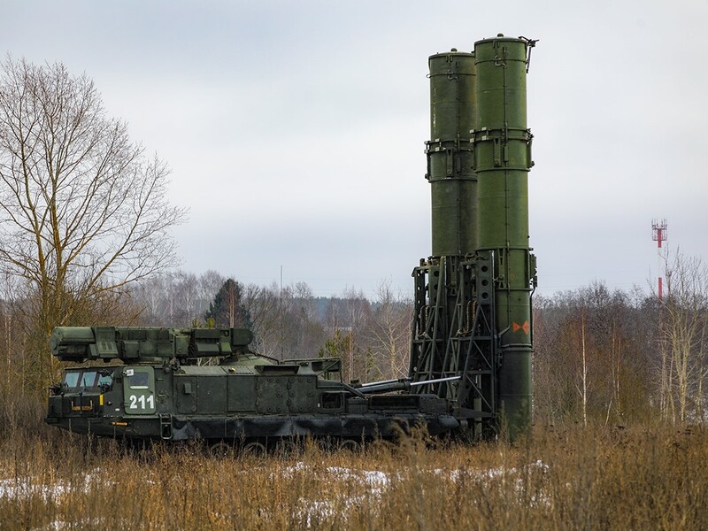 Россияне ударили по Чугуеву ракетами С-300, на местах попаданий работают экстренные службы – ОВА