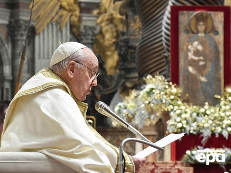 Папа римський в останній день року закликав молитися за народи, що страждають від війни, згадавши "мученицький український народ"