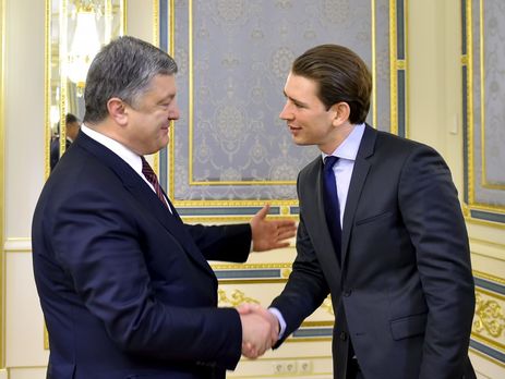 Порошенко призвал Курца реагировать всеми возможными средствами на нарушение РФ прав украинских граждан