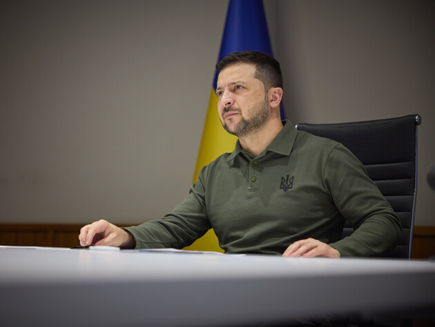 Зеленский в интервью The Economist: Путин чувствует слабость, как животное, потому что он и есть животное. И он съест вас на ужин со всеми вашими ЕС, НАТО, свободой и демократией