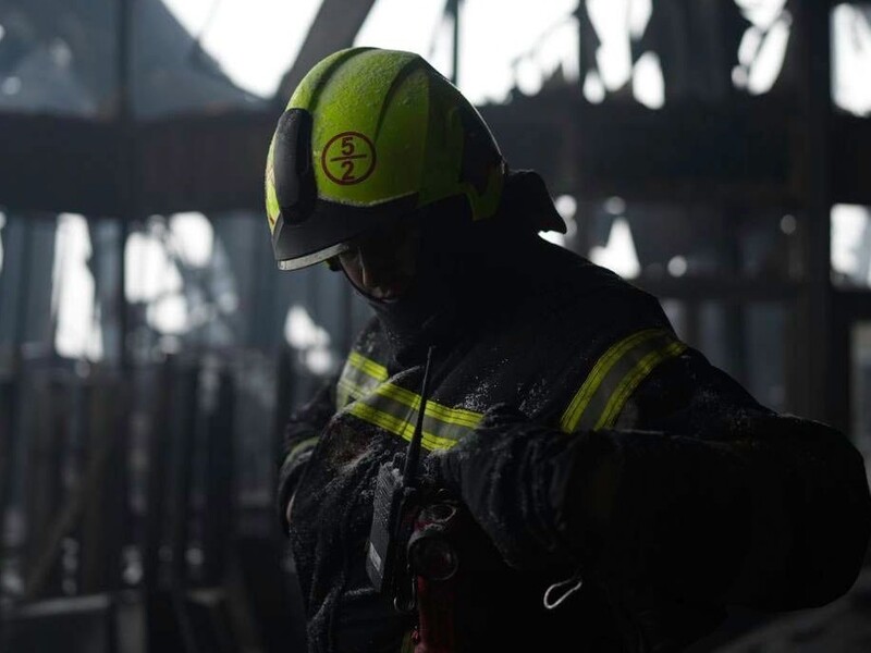Рятувальники ліквідували масштабну пожежу в Києві, яка виникла внаслідок ракетної атаки РФ – ДСНС України