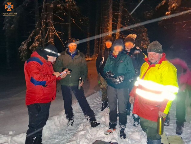 В Закарпатье спасатели отыскали заблудившихся в горах польских туристов