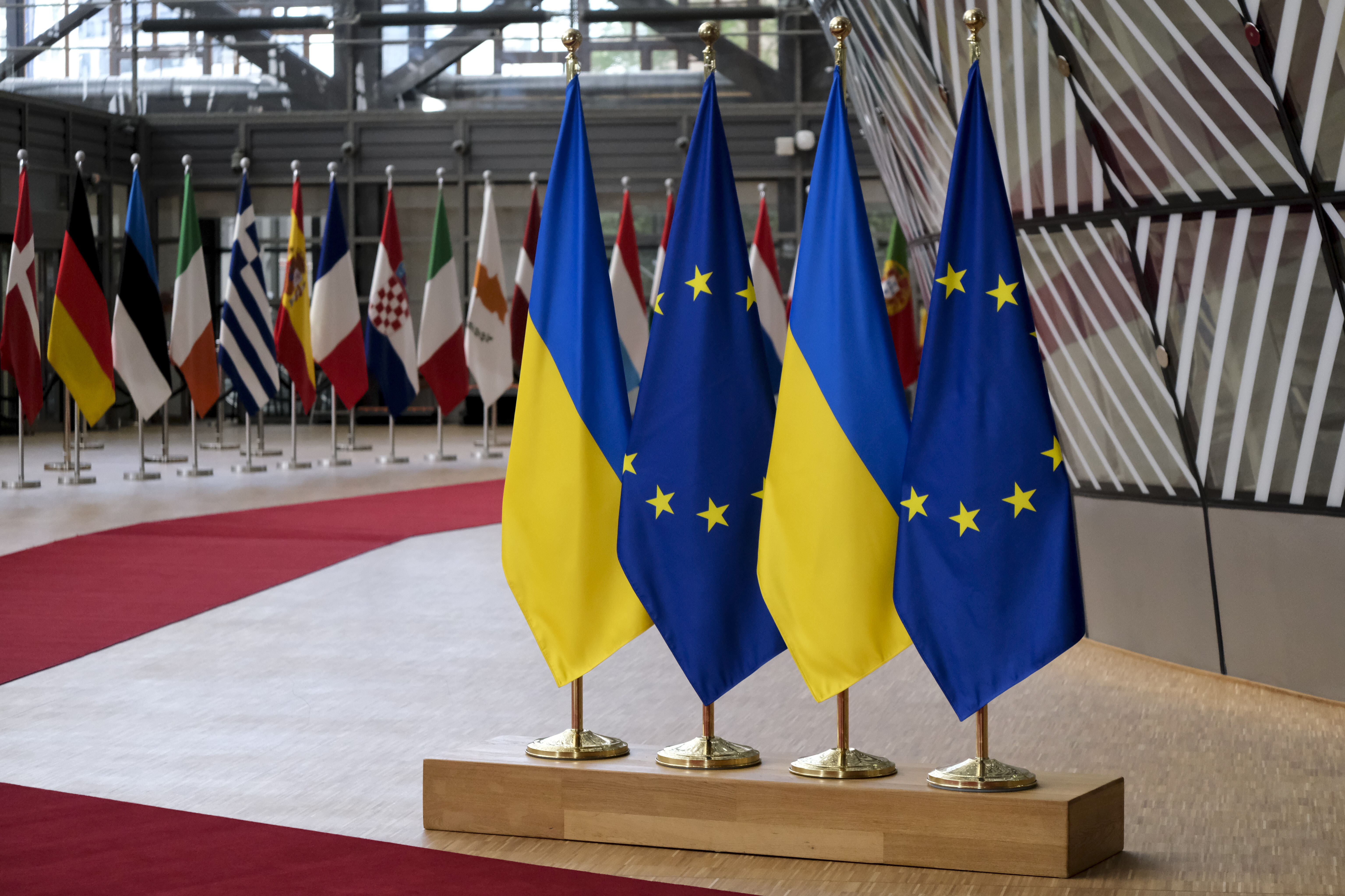 Глава представительства Украины при ЕС заявил, что "физические" переговоры о членстве должны начаться в марте