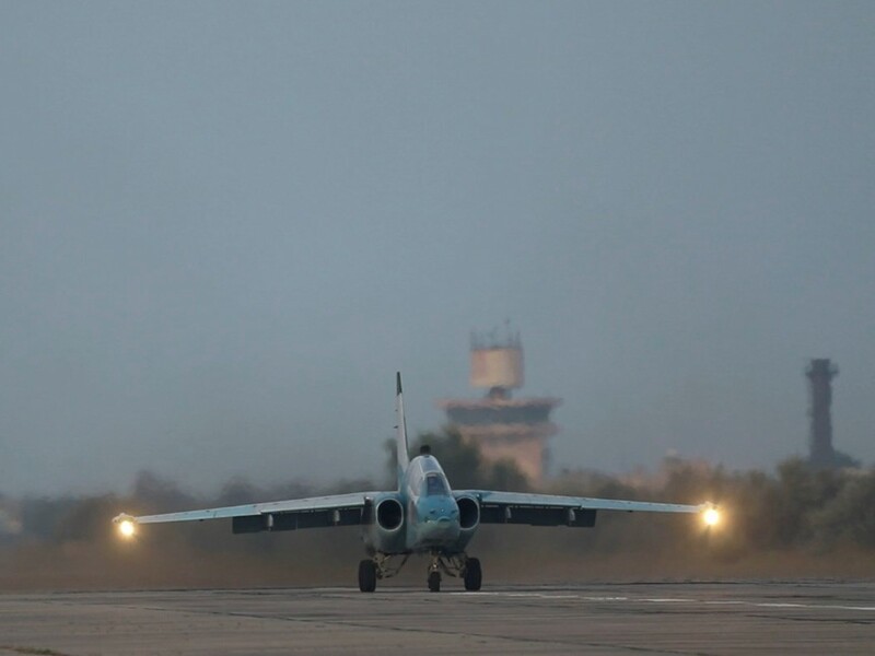 РосСМИ опубликовали детали авиаудара ВСУ по аэродрому Саки в оккупированном Крыму. Одна из ракет попала в цель