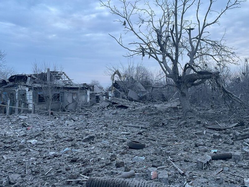 РФ увечері завдала ударів по Покровському району, поранено не менше ніж шістьох осіб, під завалами будинків можуть перебувати люди – ОВА