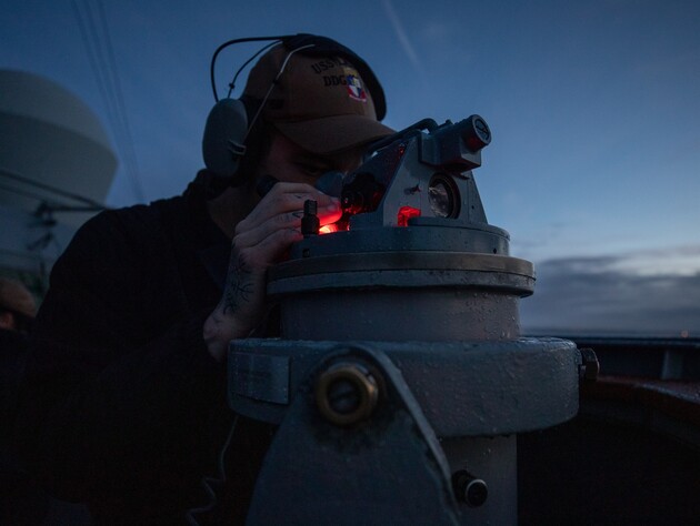 В Красном море американский эсминец сбил дрон хуситов вблизи от коммерческих судов – Центральное командование США