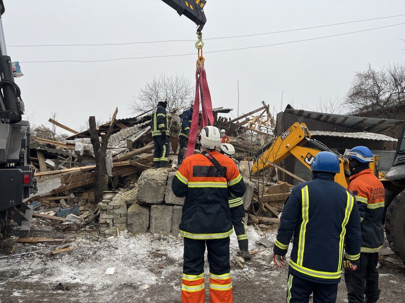 В Змиеве из-под завалов извлекли тело женщины, погибшей от удара российской ракеты – ОВА 