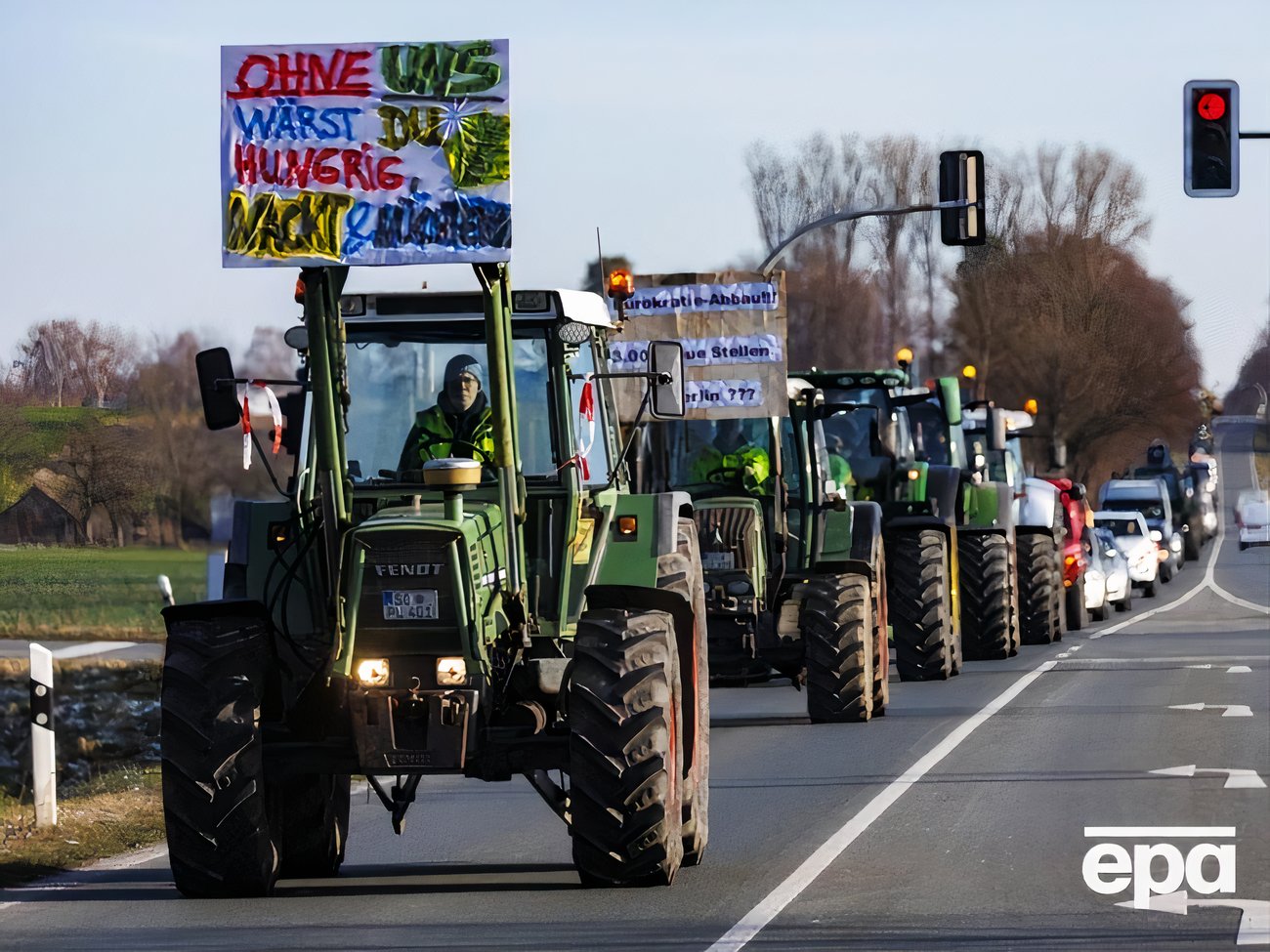 В Германии бастуют фермеры. Они перекрыли часть автобанов, требуя  сохранения субсидий на сельское хозяйство