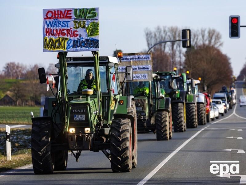 В Германии бастуют фермеры. Они перекрыли часть автобанов, требуя сохранения субсидий на сельское хозяйство