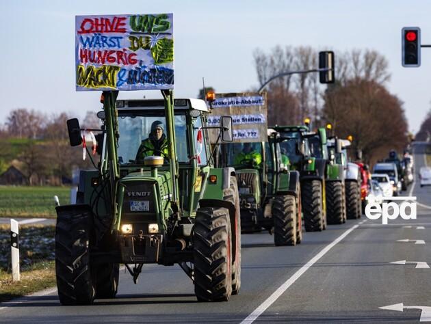 У Німеччині страйкують фермери. Вони перекрили частину автобанів, вимагаючи збереження субсидій на сільське господарство