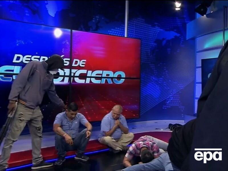 В Эквадоре вооруженные мужчины захватили телестудию в прямом эфире