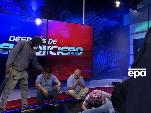 В Эквадоре вооруженные мужчины захватили телестудию в прямом эфире