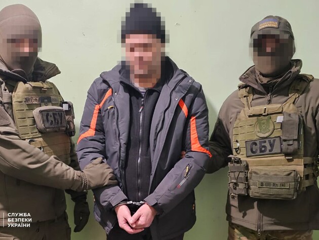 СБУ задержала экс-сотрудника МВД в Запорожье. Его подозревают в передаче РФ данных об оборонных заводах