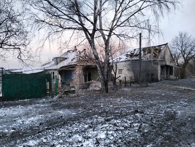 Окупанти вдарили бомбами по Куп'янському району. Загинула жінка, у школі пожежа – ОВА