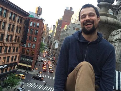 Данила Козловский искупался под дождем