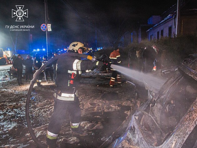 Спасатели и полиция показали последствия удара РФ по отелю в Харькове. Число пострадавших возросло до 13. Видео