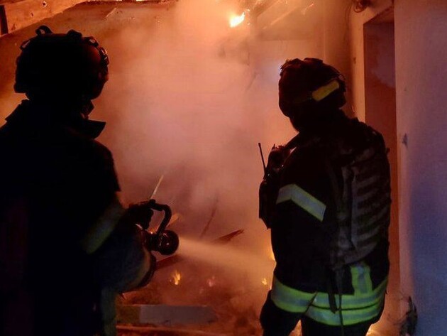 Оккупанты обстреляли Херсон, спасатели ночью достали из-под завалов дома мирного жителя – МВД Украины