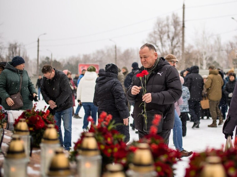 В Днепре почтили память погибших от ракетного удара 14 января 2023 года