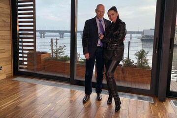 Байден просит ВСУ уйти в оборону, Зеленский в Давосе, российский самолетопад. Стрим Бацман с Гордоном. Трансляция