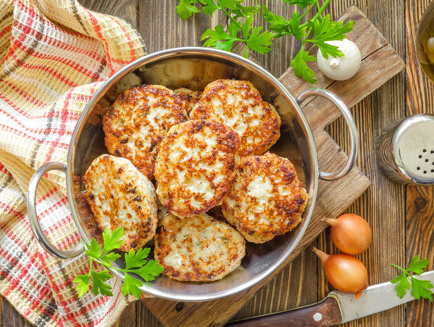 Добавьте это в фарш – и котлеты получатся вкусные, мягкие и пышные. Билык поделилась своим фирменным рецептом