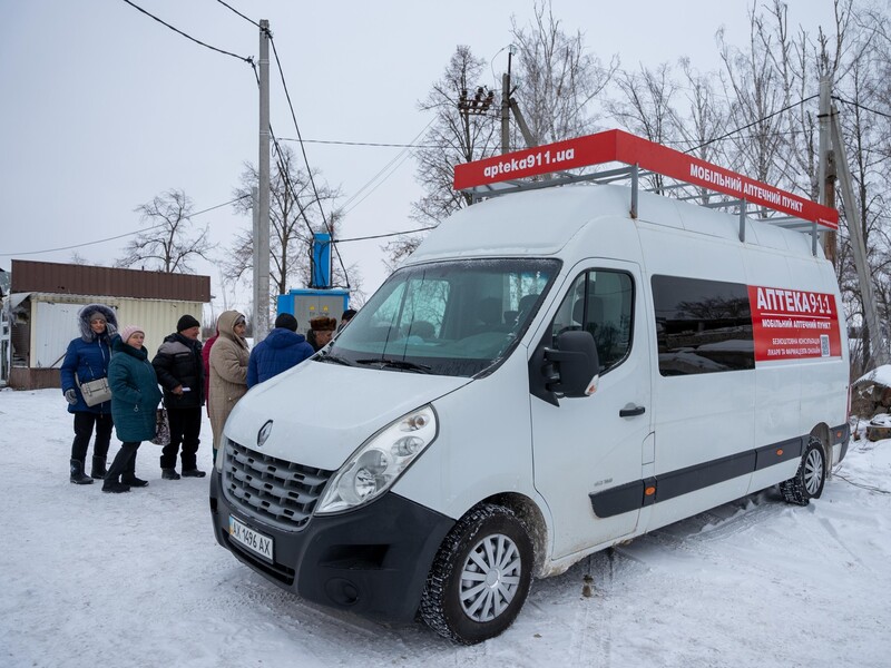 У МОЗ показали першу в Україні мобільну аптеку. Її скерували у віддалені села Харківської області
