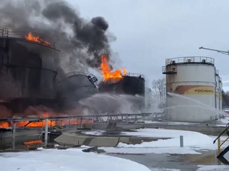 У Брянській області РФ горить нафтобаза, губернатор заявив про атаку безпілотника. Відео