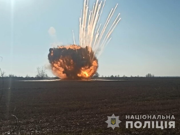 Поліція показала знищення крилатої ракети Х-101 у Херсонській області. Відео
