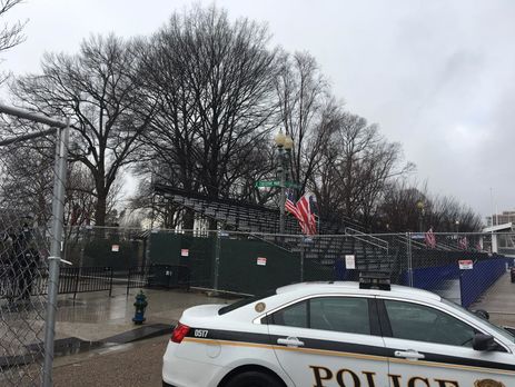 К инаугурации Трампа у Белого дома построили импровизированный стадион