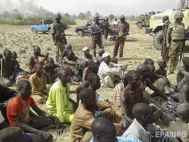 В Нигерии военный истребитель по ошибке нанес удар по лагерю беженцев. Сообщают о гибели более 100 человек