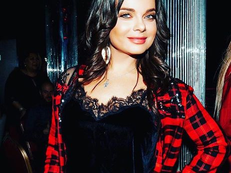 Королева посетовала, что не может прилететь на похороны бабушки в Киев