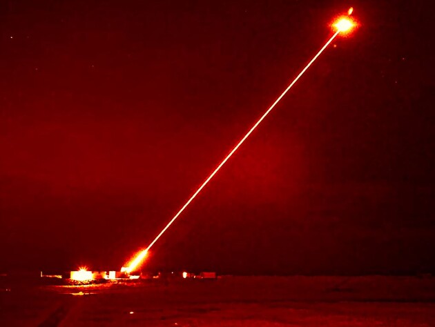 Міноборони Великобританії поінформувало про перше бойове випробування лазерної зброї. ЗМІ повідомили, що вона знищила дрони. Фото