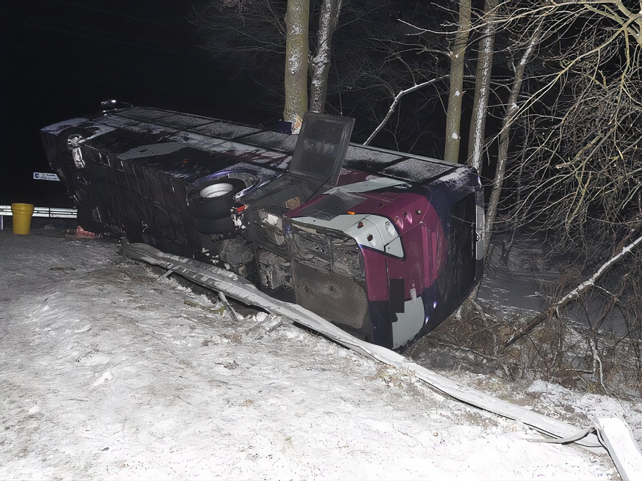 Во сне перевернулся автобус